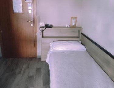 Single Room with Shared Toilet