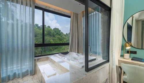 King Room with Mountain View