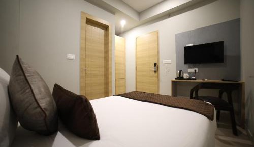 Day Use Room for 6 Hours Only (anytime between 10 am - 6 pm) - Mandatory Checkout by 6 pm -No Night Stay Allowed - Multiple Days Stay Not Allowed