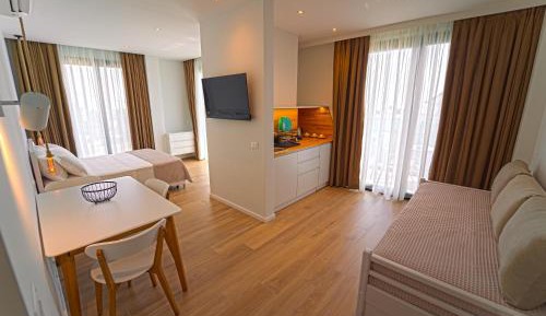 Deluxe Triple Room with Sea View