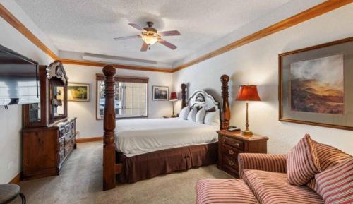 Studio Apartment with King Bed