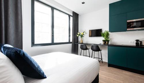 Medium Studio with Kitchen