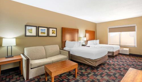 Suite with Two Double Beds and Sofa Bed - Bath Tub/Disability Access