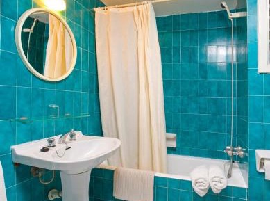 Family Apartment (2 Adults + 1 Child)