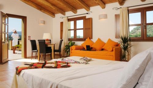 Suite (2 Adults + 2 Children)