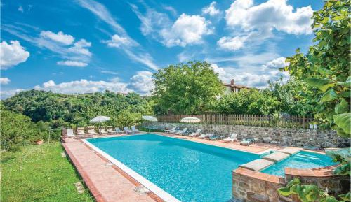 Eight-Bedroom Holiday Home