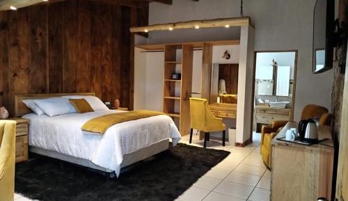 Deluxe Room (2 Adults + 1 Child)