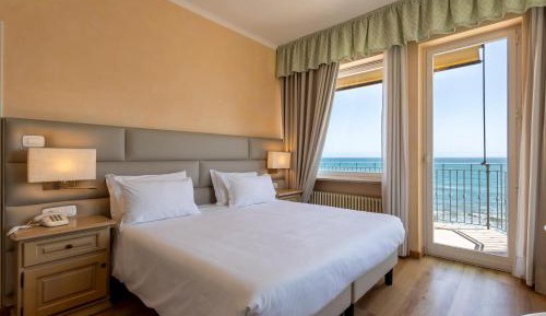 Junior Suite with Terrace and Side Sea View