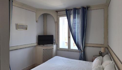 Double or Twin Room with City View