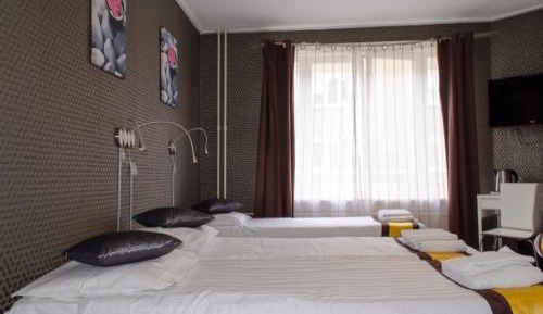 Quadruple Room with Private Bathroom