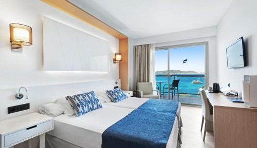 Double or Twin Room with Sea View