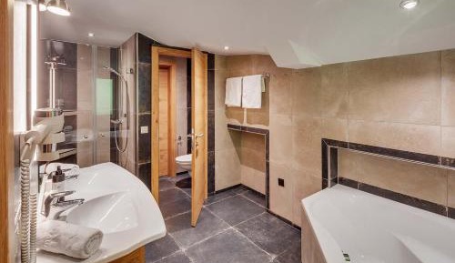 Three-Bedroom Apartment with Balcony