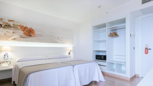 Double or Twin Room with Sea View