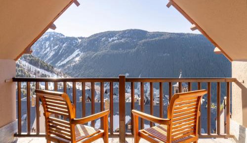 Deluxe Double Room with Balcony and Mountain View