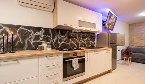 One Bedroom Apartment with Private Jacuzzi and Sauna