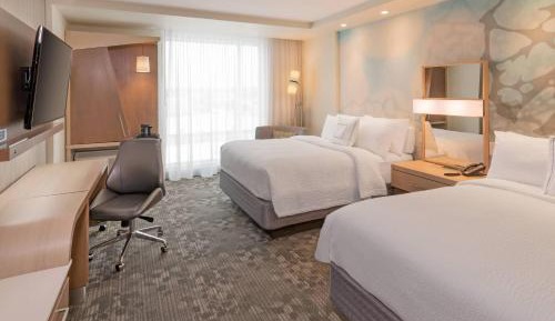 Queen Room with 2 Queen Beds and Skyline View