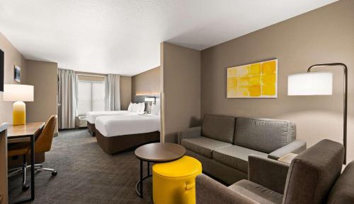 Queen Suite with Two Queen Beds - Non-Smoking