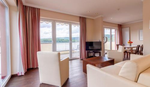 Suite with Lake View