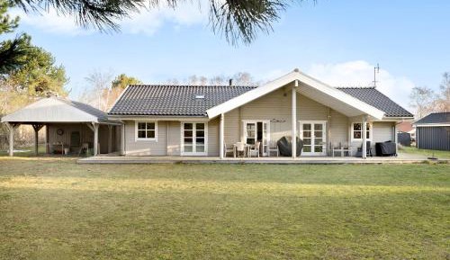 Four-Bedroom Holiday Home