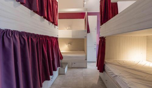 Bed in 6 -Bed Mixed Dormitory Room with Maltese Balcony and Sea View