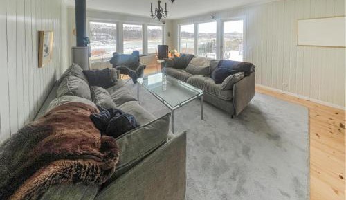 Three-Bedroom Holiday Home 
