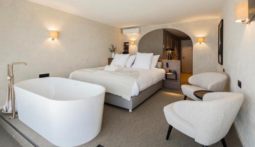 Family Room with Sea View - Pet Free Room