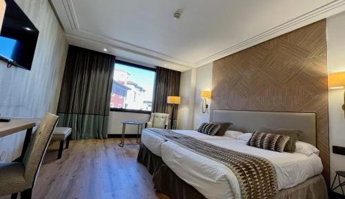 Twin Room with City View