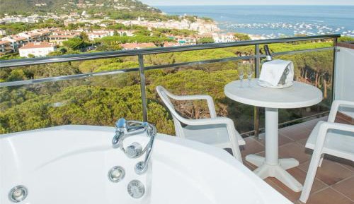 duplex studio with hot tub
