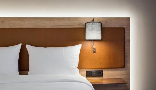 Moxy Queen Room