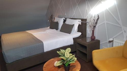 Comfort Double Room with Seating Area and Bath