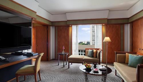 Deluxe Suite with Club Benefit