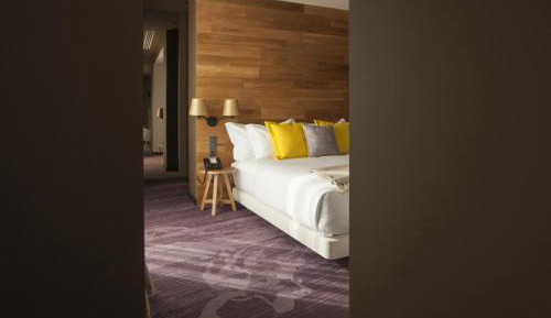 Deluxe Queen Suite with Balcony