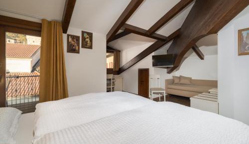 Triple Room with Mountain View