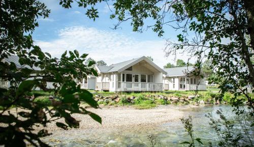 Deluxe Lodge- River view 