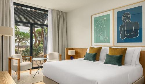 Premium King Room with Garden View and Access