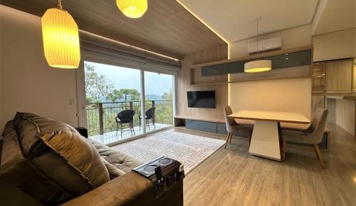 Apartment with Mountain View