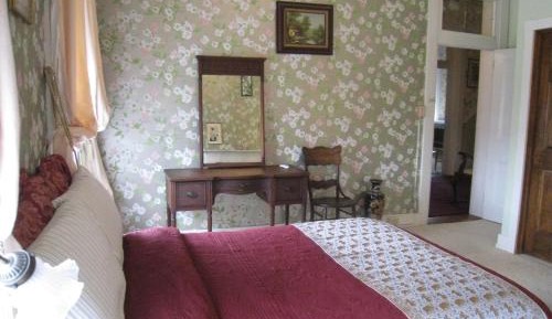 Queen Room with shower