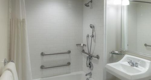 Portola King Room - Disability Access