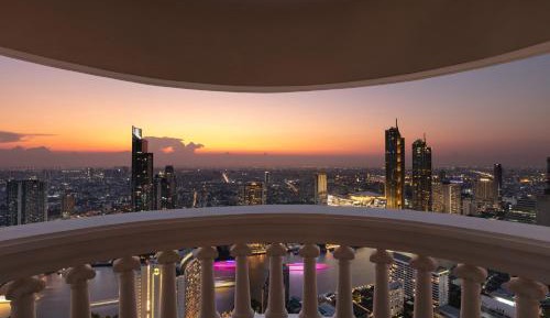 Tower Club Suite River View with Lounge 