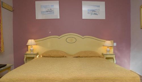 Superior Room with Terrace and Pool View