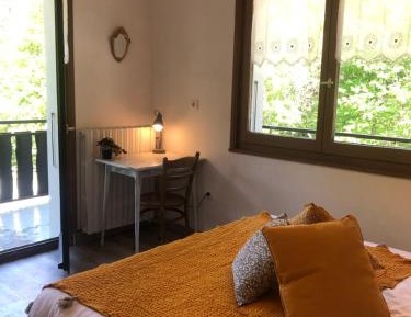 Family Room with Mountain View