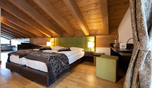 Double Room with Mountain View