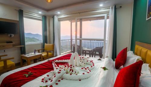 Deluxe Double or Twin Room with Mountain View