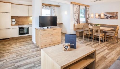 Deluxe Three-Bedroom Apartment with Terrace