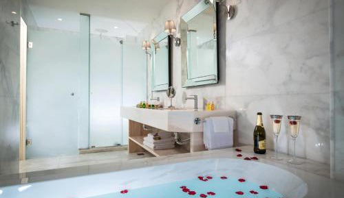 Luxury Pool Suite with Sea View (Adults Only)