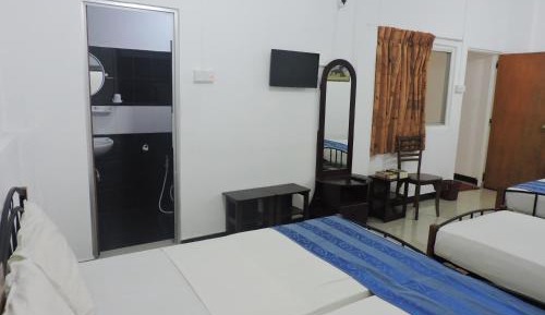 Three-Beds Room: Free pick up from Bus /Railway station & 1/2 day city tour