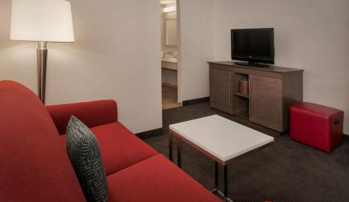 One-Bedroom Double Suite - Non-Smoking