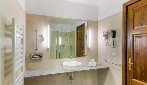 Superior One-Bedroom Apartment