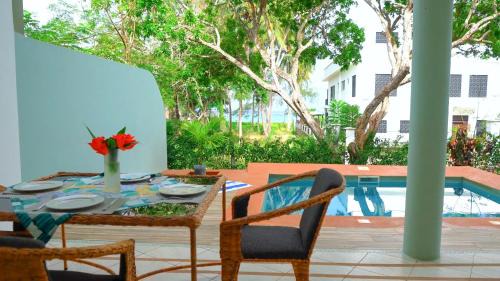 Apartment with Pool View 
