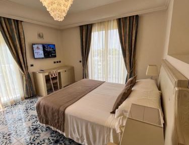 Queen Room with Garden View